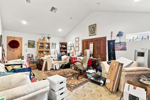 House in DeLand, Florida 3 bedrooms, 250.09 sq.m. № 2287401 - photo 22