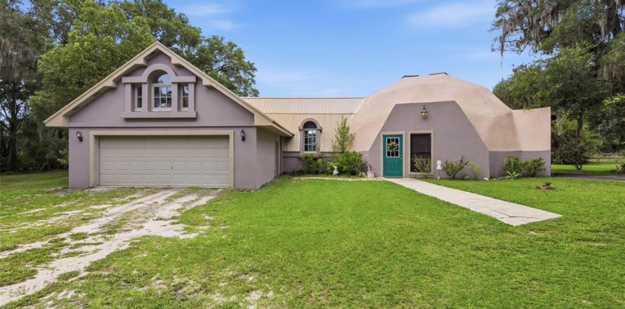 House in DeLand, Florida 3 bedrooms, 250.09 sq.m. № 2287401