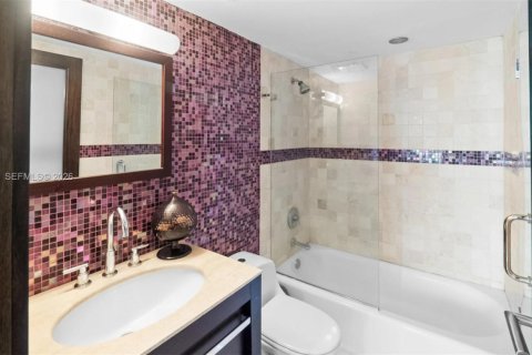 Copropriété à vendre à Miami Beach, Floride: 3 chambres, 144 m2 № 2070648 - photo 17