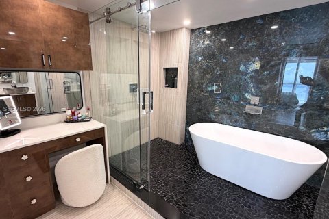 Copropriété à louer à Miami, Floride: 3 chambres, 121.98 m2 № 2010905 - photo 9