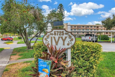 Condominio en venta en Saint Petersburg, Florida, 1 dormitorio, 80.82 m2 № 1907285 - foto 2