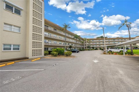 Condominio en venta en Saint Petersburg, Florida, 1 dormitorio, 80.82 m2 № 1907285 - foto 19