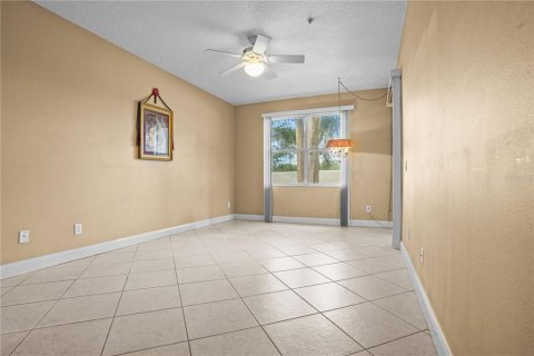 Townhouse in Apopka, Florida 3 bedrooms, 213.02 sq.m. № 2418837 - photo 13