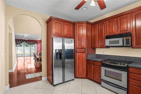 Townhouse in Apopka, Florida 3 bedrooms, 213.02 sq.m. № 2418837 - photo 11