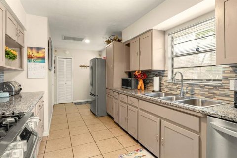 House in Gainesville, Florida 3 bedrooms, 147.34 sq.m. № 1886339 - photo 12
