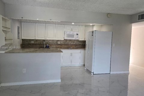 Copropriété à vendre à Hialeah, Floride: 2 chambres, 99.41 m2 № 1946265 - photo 5