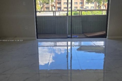 Copropriété à vendre à Hialeah, Floride: 2 chambres, 99.41 m2 № 1946265 - photo 15