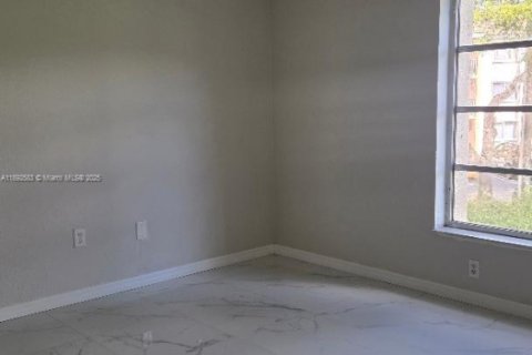 Copropriété à vendre à Hialeah, Floride: 2 chambres, 99.41 m2 № 1946265 - photo 8