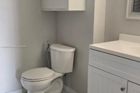 Copropriété à vendre à Hialeah, Floride: 2 chambres, 99.41 m2 № 1946265 - photo 9
