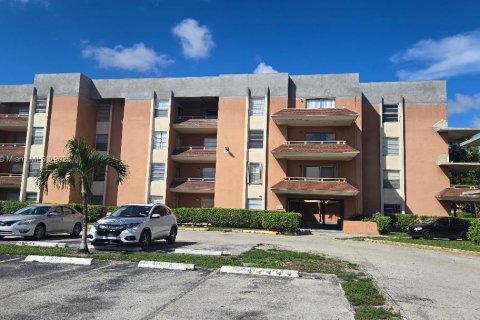 Copropriété à vendre à Hialeah, Floride: 2 chambres, 99.41 m2 № 1946265 - photo 1