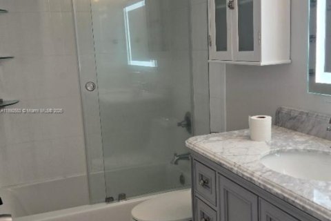 Copropriété à vendre à Hialeah, Floride: 2 chambres, 99.41 m2 № 1946265 - photo 11