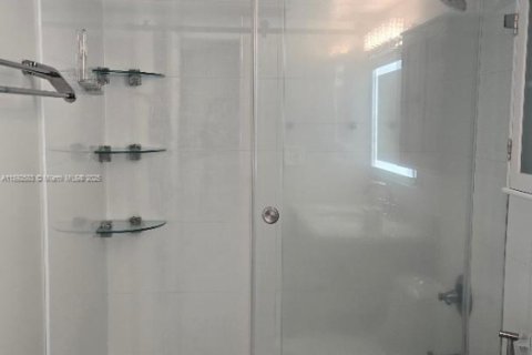 Copropriété à vendre à Hialeah, Floride: 2 chambres, 99.41 m2 № 1946265 - photo 12