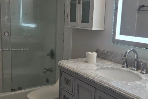 Copropriété à vendre à Hialeah, Floride: 2 chambres, 99.41 m2 № 1946265 - photo 13