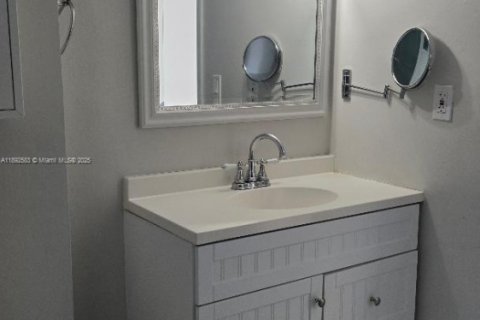 Copropriété à vendre à Hialeah, Floride: 2 chambres, 99.41 m2 № 1946265 - photo 10