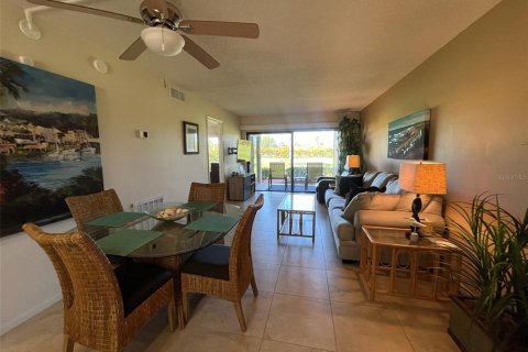 Condominio en alquiler en Saint Petersburg, Florida, 2 dormitorios, 82.68 m2 № 1138099 - foto 7