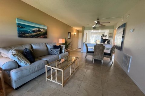 Condominio en alquiler en Saint Petersburg, Florida, 2 dormitorios, 82.68 m2 № 1138099 - foto 15