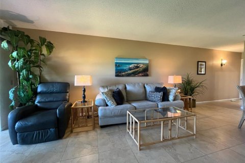 Condominio en alquiler en Saint Petersburg, Florida, 2 dormitorios, 82.68 m2 № 1138099 - foto 10