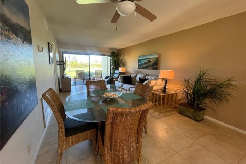 Condominio en alquiler en Saint Petersburg, Florida, 2 dormitorios, 82.68 m2 № 1138099 - foto 8