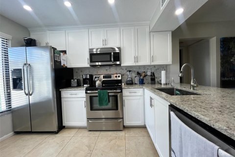 Condominio en alquiler en Saint Petersburg, Florida, 2 dormitorios, 82.68 m2 № 1138099 - foto 2
