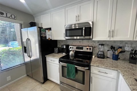 Condominio en alquiler en Saint Petersburg, Florida, 2 dormitorios, 82.68 m2 № 1138099 - foto 3