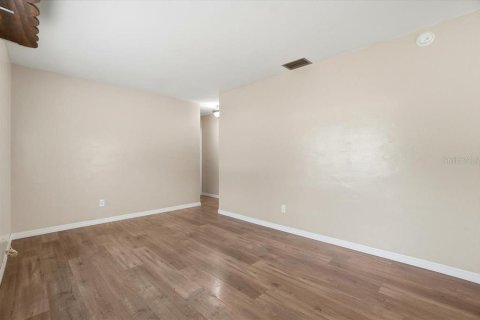 Villa ou maison à louer à Winter Haven, Floride: 3 chambres, 148.83 m2 № 2099482 - photo 16