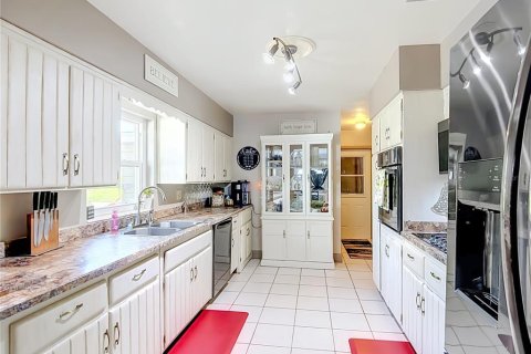 Casa en venta en Winter Haven, Florida, 3 dormitorios, 201.32 m2 № 2221048 - foto 4