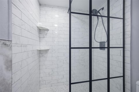 Condo in Hollywood, Florida, 2 bedrooms  № 1992201 - photo 13