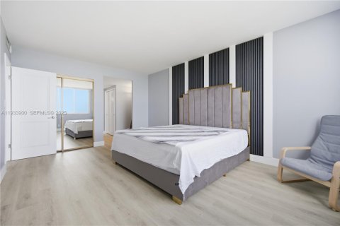 Condo in Hollywood, Florida, 2 bedrooms  № 1992201 - photo 15