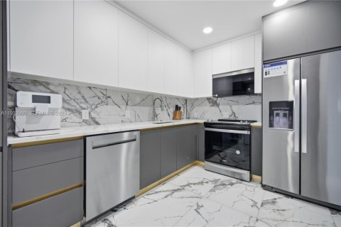 Condo in Hollywood, Florida, 2 bedrooms  № 1992201 - photo 4