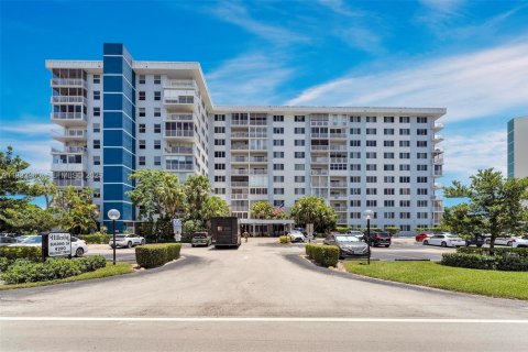 Condo in Hollywood, Florida, 2 bedrooms  № 1992201 - photo 29