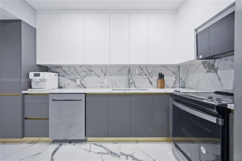 Condo in Hollywood, Florida, 2 bedrooms  № 1992201 - photo 3