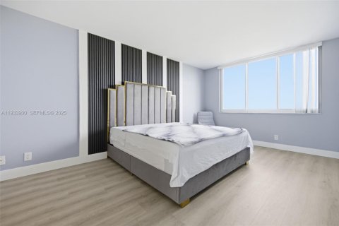 Condo in Hollywood, Florida, 2 bedrooms  № 1992201 - photo 14