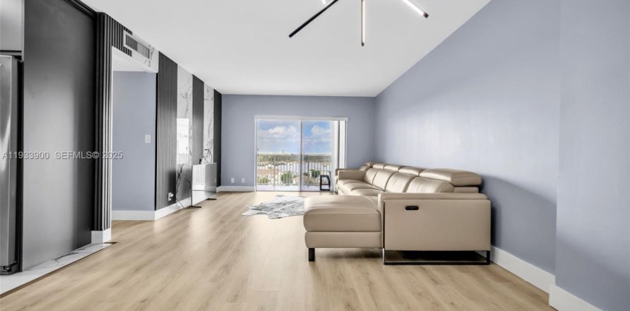 Condo in Hollywood, Florida, 2 bedrooms  № 1992201