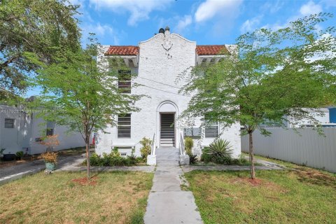 Commercial property in Miami, Florida 236.9 sq.m. № 1863708 - photo 1