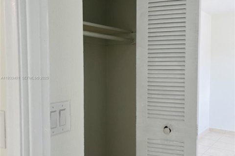 Copropriété à louer à Miami, Floride: 2 chambres, 74.69 m2 № 1991396 - photo 10