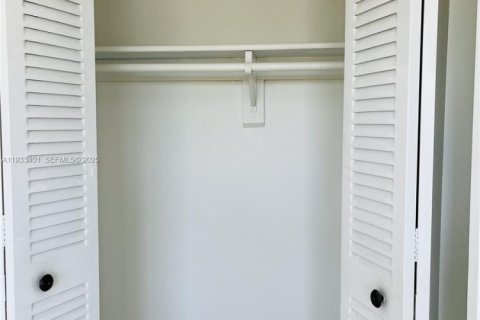 Copropriété à louer à Miami, Floride: 2 chambres, 74.69 m2 № 1991396 - photo 6