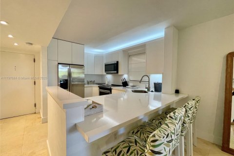 Снять в аренду кондоминиум в Ки-Бискейн, Флорида 1 спальня, 90.3м2, № 1960086 - фото 5