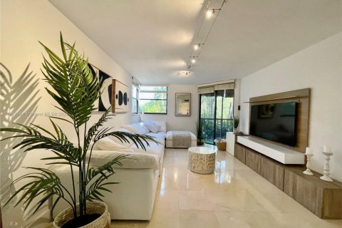 Снять в аренду кондоминиум в Ки-Бискейн, Флорида 1 спальня, 90.3м2, № 1960086 - фото 2