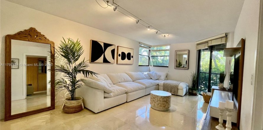 Кондоминиум с 1 спальней в Ки-Бискейн, Флорида № 1960086