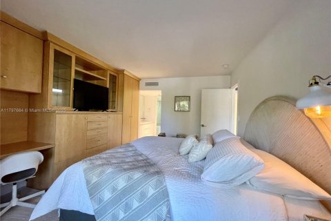 Снять в аренду кондоминиум в Ки-Бискейн, Флорида 1 спальня, 90.3м2, № 1960086 - фото 16