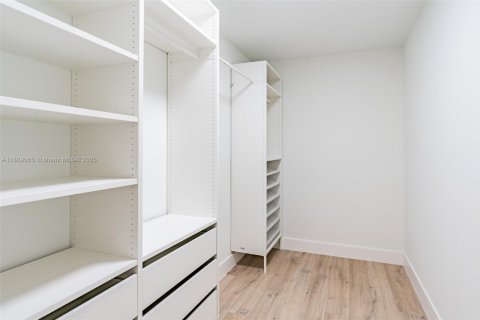 Condo in Hallandale Beach, Florida, 3 bedrooms  № 1945176 - photo 18