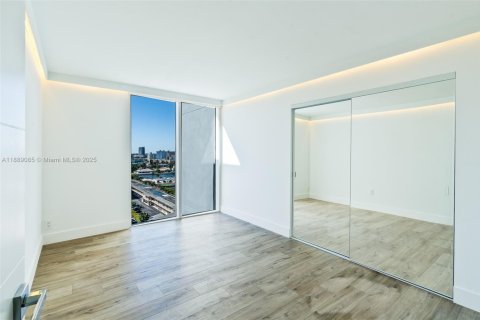 Condo in Hallandale Beach, Florida, 3 bedrooms  № 1945176 - photo 8