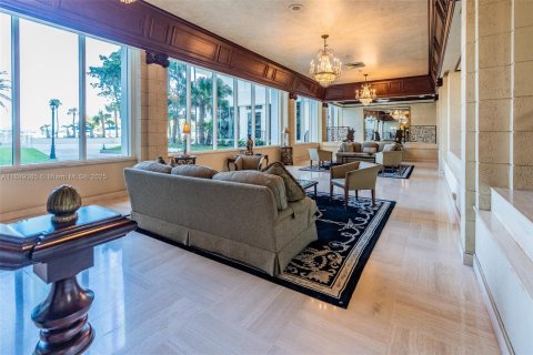 Condo in Hallandale Beach, Florida, 3 bedrooms  № 1945176 - photo 24