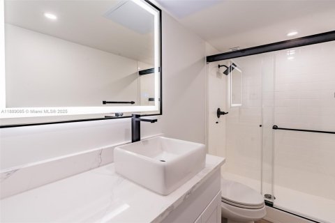 Condo in Hallandale Beach, Florida, 3 bedrooms  № 1945176 - photo 12