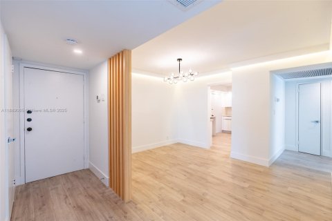 Condo in Hallandale Beach, Florida, 3 bedrooms  № 1945176 - photo 3