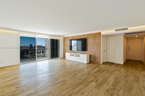 Condo in Hallandale Beach, Florida, 3 bedrooms  № 1945176 - photo 4