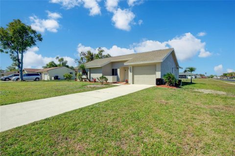 Villa ou maison à vendre à North Port, Floride: 3 chambres, 103.77 m2 № 1583360 - photo 4