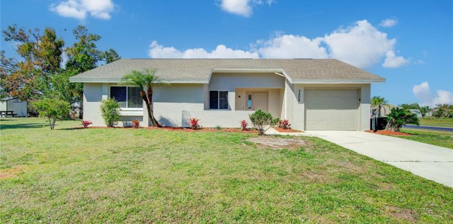 Casa en North Port, Florida 3 dormitorios, 103.77 m2 № 1583360