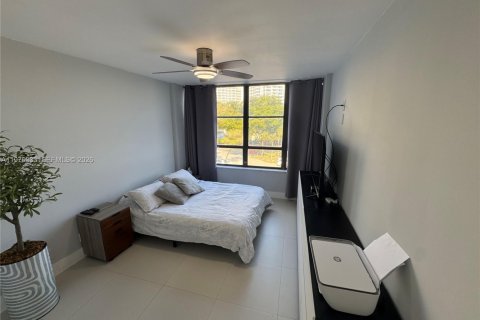 Condominio en venta en Hallandale Beach, Florida, 2 dormitorios, 96.62 m2 № 2040480 - foto 11