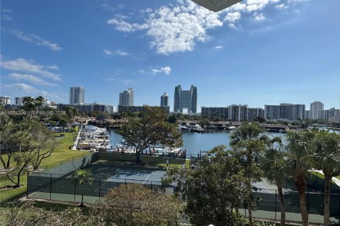 Condominio en venta en Hallandale Beach, Florida, 2 dormitorios, 96.62 m2 № 2040480 - foto 20